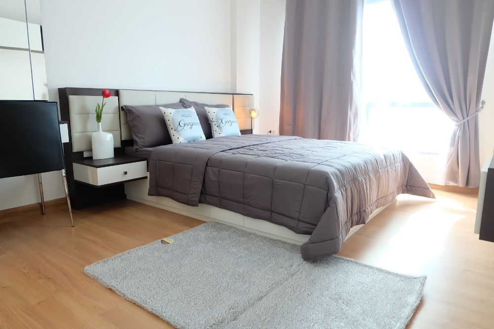 For RentCondoBangna, Bearing, Lasalle : Top floor condo, good corner, quiet
