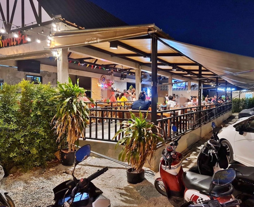 For LeaseholdRetail SpacePattaya, Bangsaen, Chonburi : For rent: Buffet restaurant, Jaew Hon, Bangsaen, Chonburi, before reaching the Japanese fish market, Khao Lam Road, inbound side, lots of cars passing by.