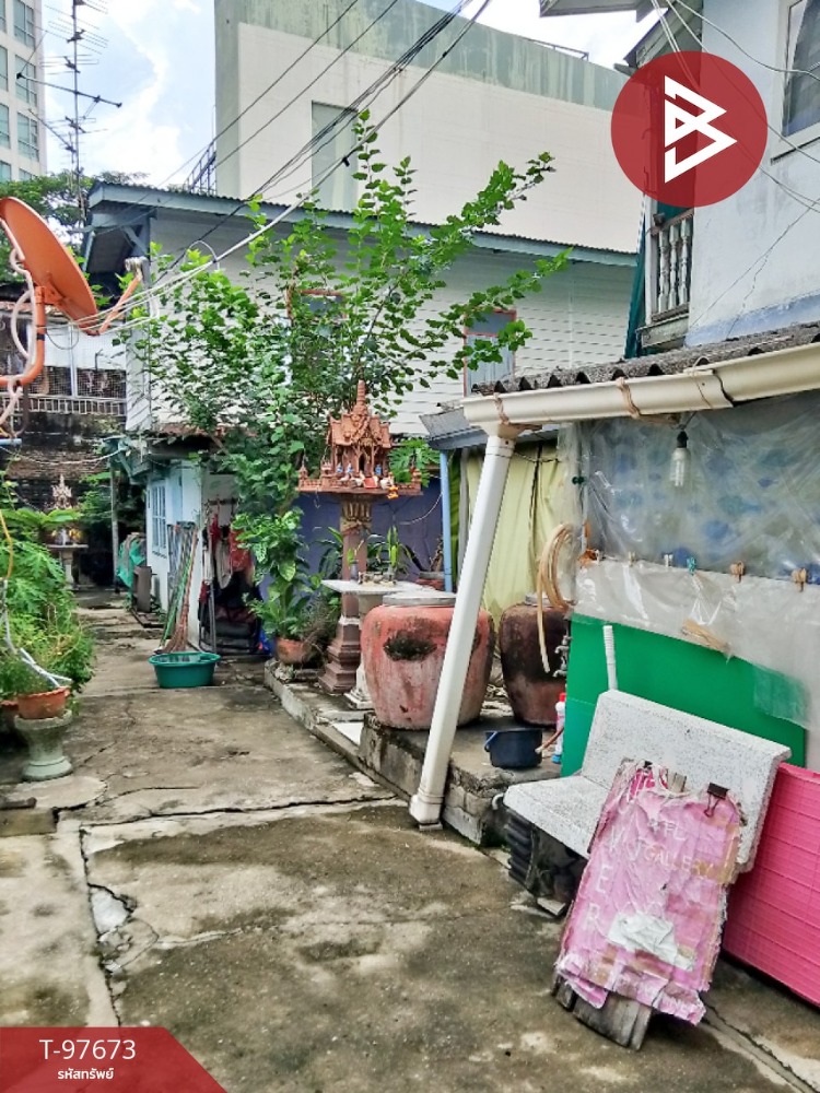 Land for sale with buildings, area 71 square wah, Yan Nawa, Bangkok Loading...