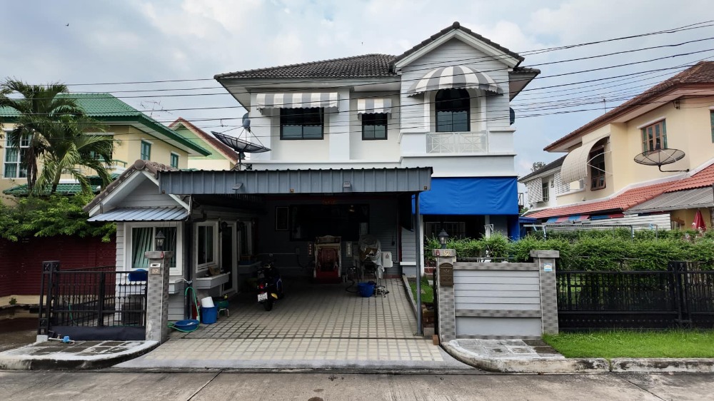 For SaleHouseRathburana, Suksawat : Selling a single house, great value, Wararom Pracha Uthit 98, ready to move in, free furniture worth hundreds of thousands! 2-storey single house, land size: 71.31 square wah, usable area: 240 square meters, bedrooms: 4, bathrooms: 2