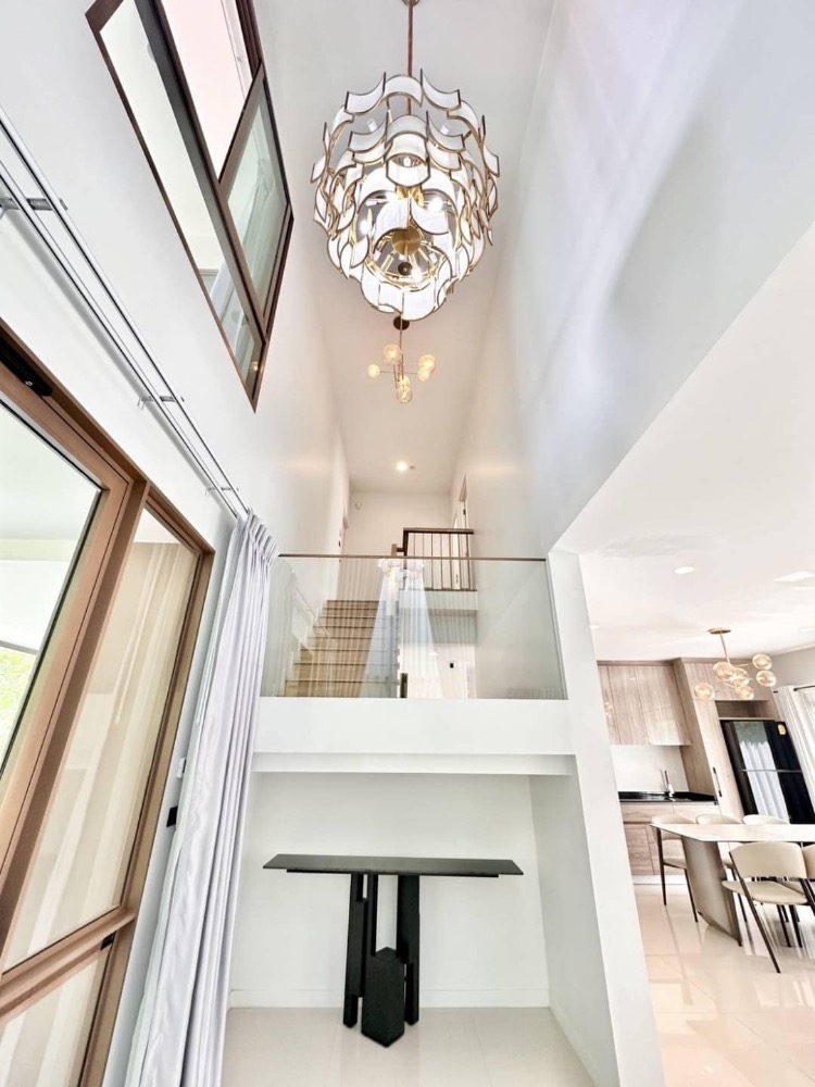 For RentHousePattanakan, Srinakarin : ⭐️🌿RENT : House at Burasiri krungthepkreetha 160,000baht/month 4 bedrooms, 4 bathrooms, 2 car parking spaces