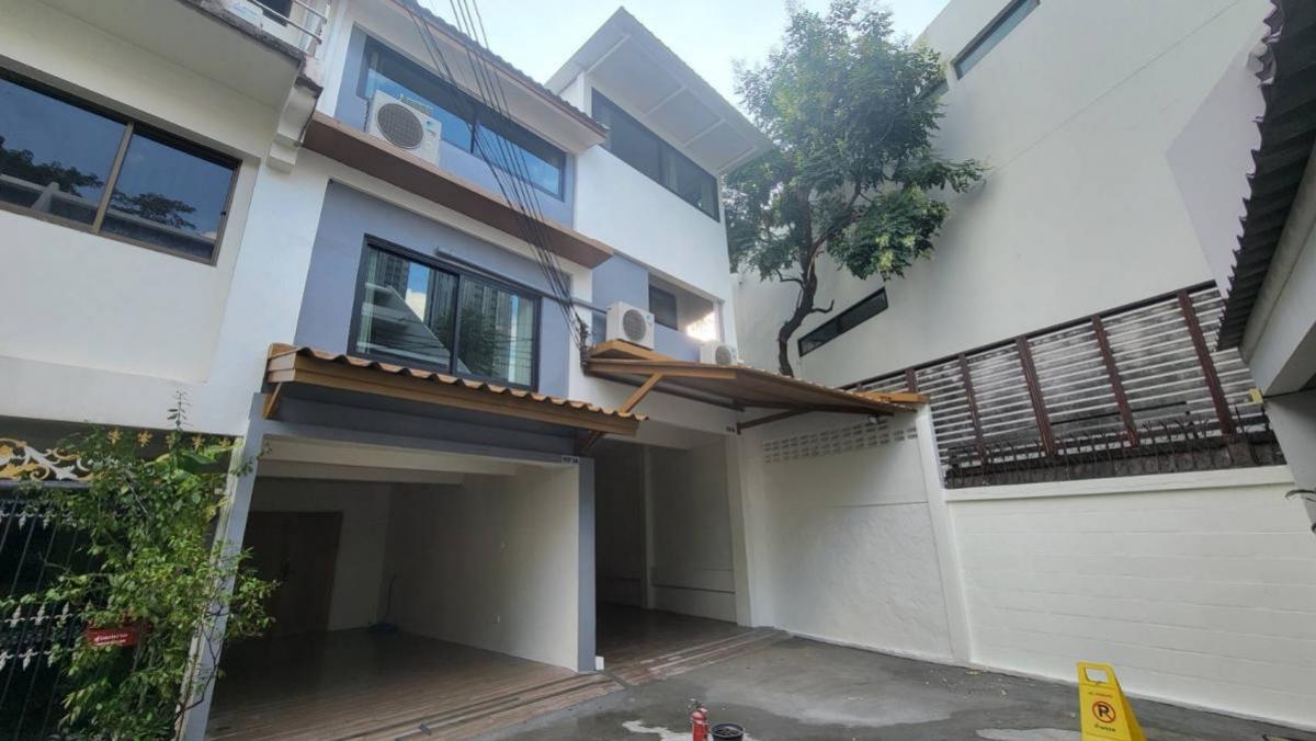 For RentTownhomeSukhumvit, Asoke, Thonglor : Townhome Ekamai, Sukhumvit 63, for Rent, Welcome Pet Friendly well Trained (Case by Case)