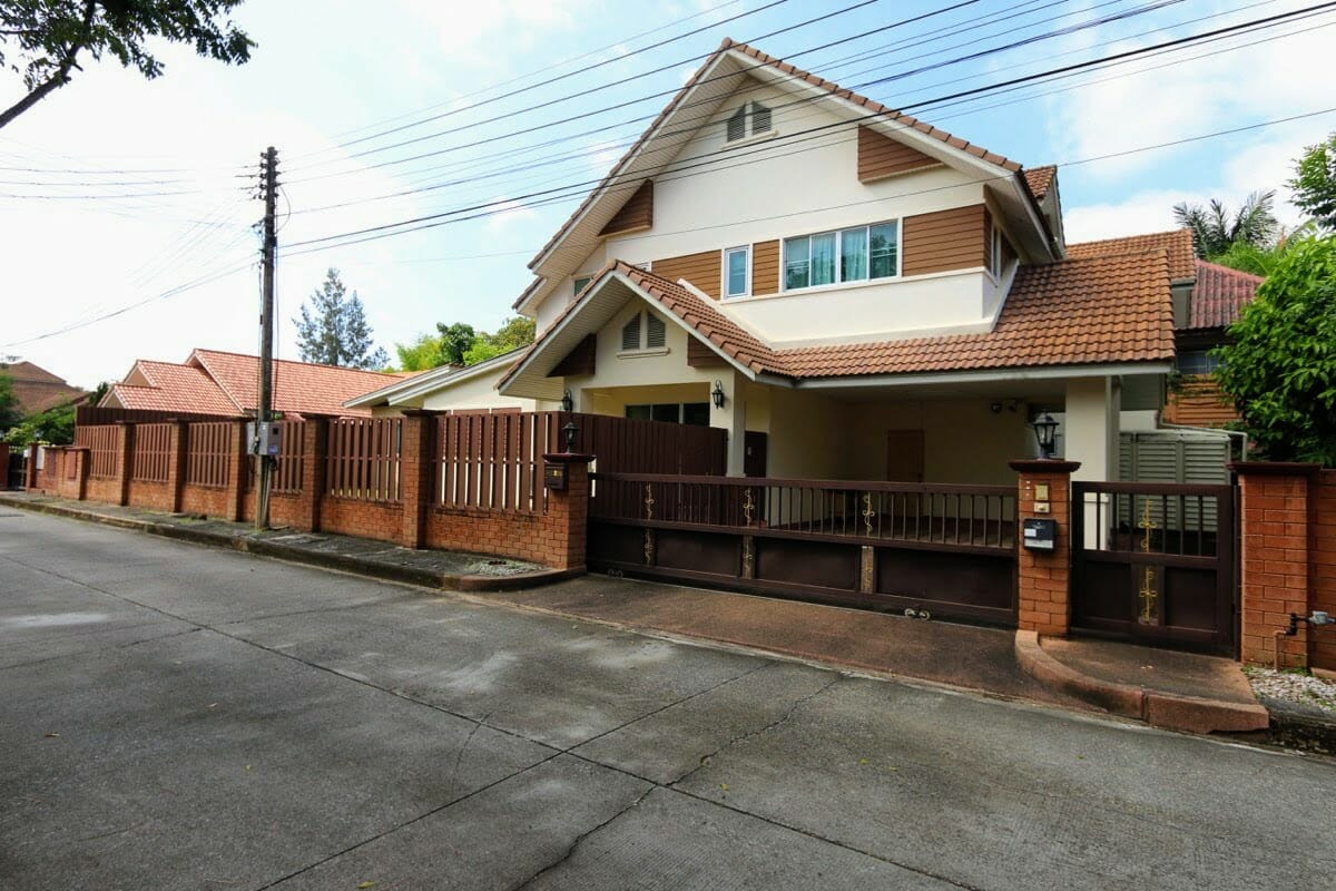 For SaleHouseChiang Mai : 4 Bedroom with Large Separate Kitchen in Hang Dong