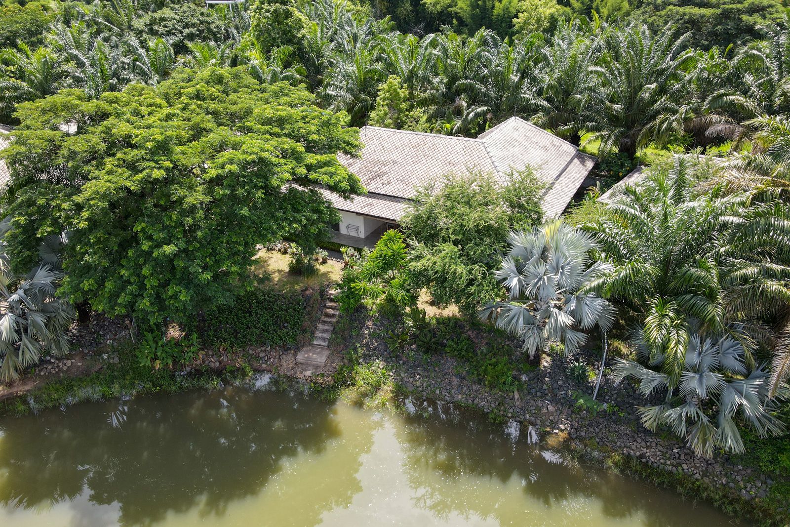 For SaleHouseChiang Mai : 2 Bedroom Lakeside Villa with Guesthouse in Mae Rim
