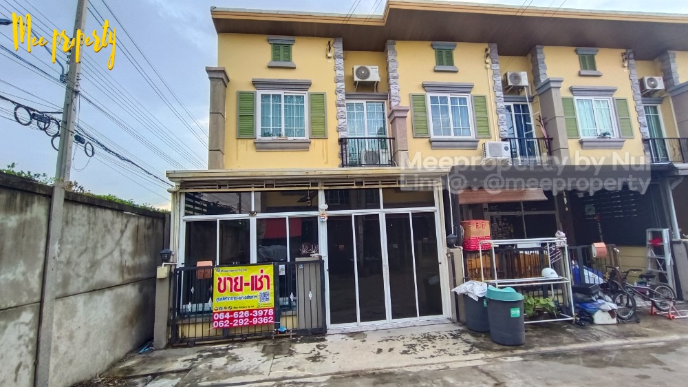 ขายทาวน์โฮมราษฎร์บูรณะ สุขสวัสดิ์ : ขายด่วน พร้อมผู้เช่า ทาวน์โฮม 2 ชั้น  หมู่บ้านโกลเด้นทาวน์3(สุขสวัสดิ์-พุทธบูชา)แปลงมุม ขนาด 16.7 ตร.ว. พื้นที่ใช้สอย 96 ตร.ม.  ตกแต่งพร้อมอยู่  ต่อเติมครัวเรียบร้อย ติดม่านทั้งหลัง ME-177