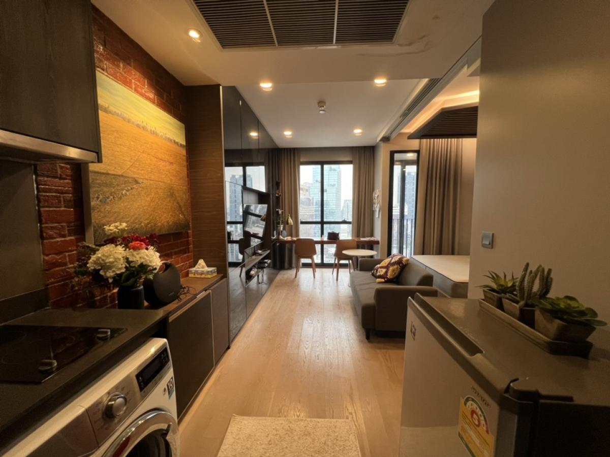 Ashton Chula Silom, high floor, beautiful room, size 32.5 square meters, built-in furniture, complete electrical appliances, 1 bedroom, 1 bathroom, has a work desk, call 0614162636 Loading...