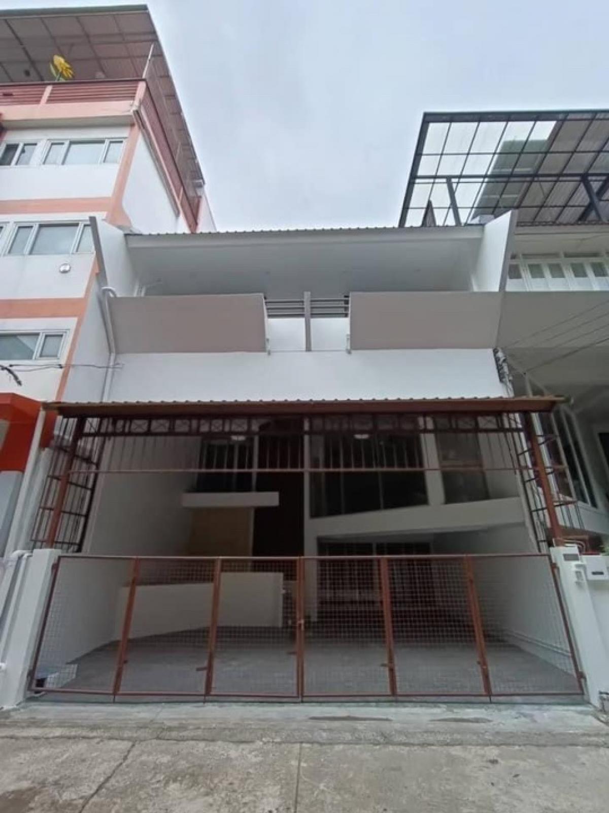 For RentTownhomeNana, North Nana,Sukhumvit13, Soi Nana : For rent, Townhome, Sukhumvit Nana, Bangkok. Near Bumrungrad Hospital. Suitable for living, Airbnb, Guest House, Budget Hotel.
