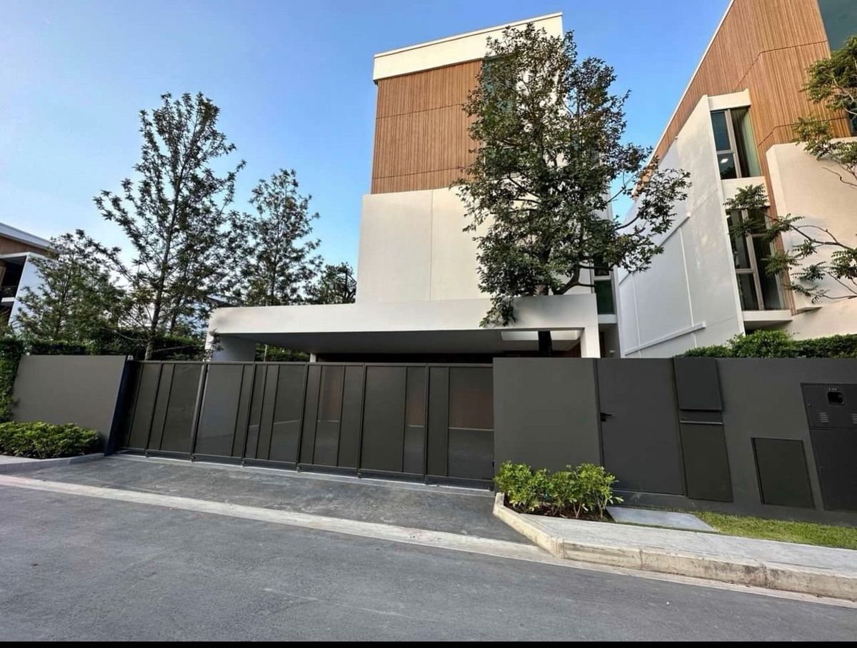 For RentHousePattanakan, Srinakarin : 🏡✨Luxury home for rent, Vive Rama 9, Featuring 3 beautifully designed bedrooms, fully furnished with stylish décor, stunning private garden, Parking space for 3 cars, located near Wellington International School.