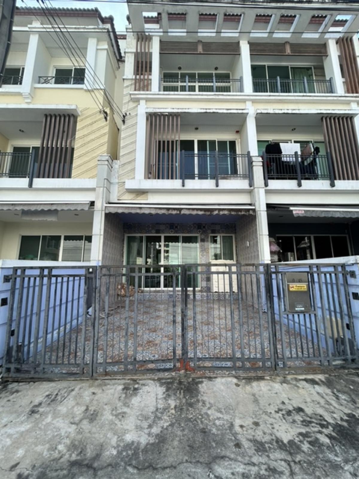 ให้เช่าทาวน์โฮมเกษตร นวมินทร์ ลาดปลาเค้า : ให้เช่า ทาวน์โฮม หมู่บ้านกลางเมือง ลาดปลาเค้า 79 ตกแต่งสวยพร้อมเข้าอยู่