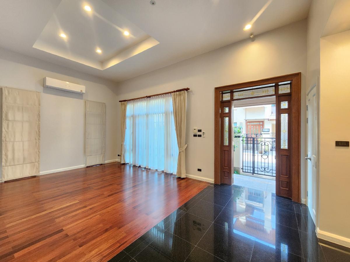 ðĄSingle house 4 bed FOR RENT: Moo Baan Sansiri Sukhumvit 67 ðĄ Loading...