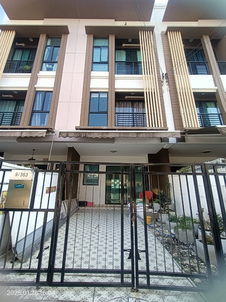 For RentTownhomeThaphra, Talat Phlu, Wutthakat : House for rent in the middle of Kanlapaphruek city, shady view, no one behind the house