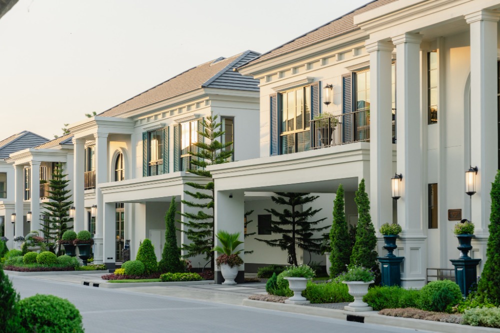 For Rent: Detached House, Setthasiri Bangna KM10, 4 Bedrooms /4 Bathrooms /2-Storey *Fully Furnished* Ready to move in Loading...