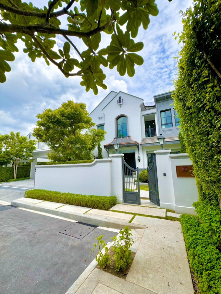 For Sale: Detached House, Nantawan Rama 9-Krungthep Kreetha, 5 Bedrooms /6 Bathrooms /2-Storey *Fully Furnished /Corner Unit* Ready to move in Loading...