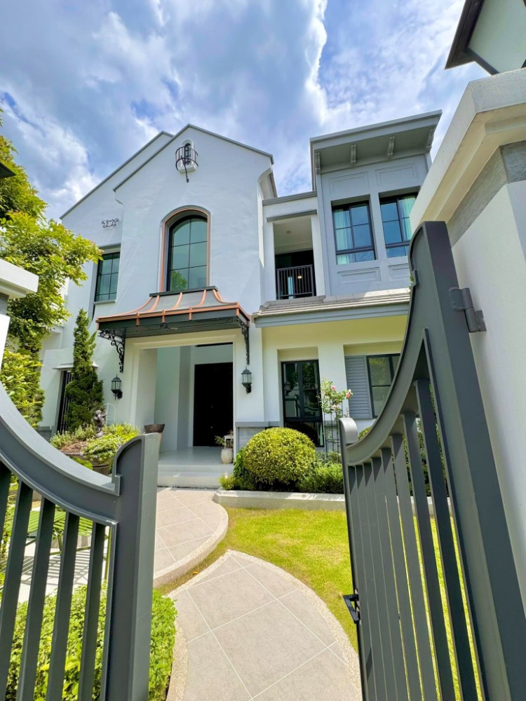 For Sale: Detached House, Nantawan Rama 9-Krungthep Kreetha, 5 Bedrooms /6 Bathrooms /2-Storey *Fully Furnished /Corner Unit* Ready to move in Loading...