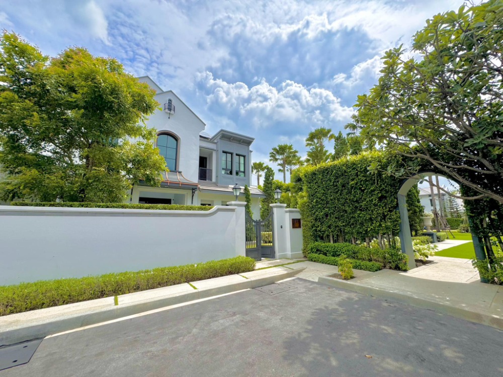 For Sale: Detached House, Nantawan Rama 9-Krungthep Kreetha, 5 Bedrooms /6 Bathrooms /2-Storey *Fully Furnished /Corner Unit* Ready to move in Loading...