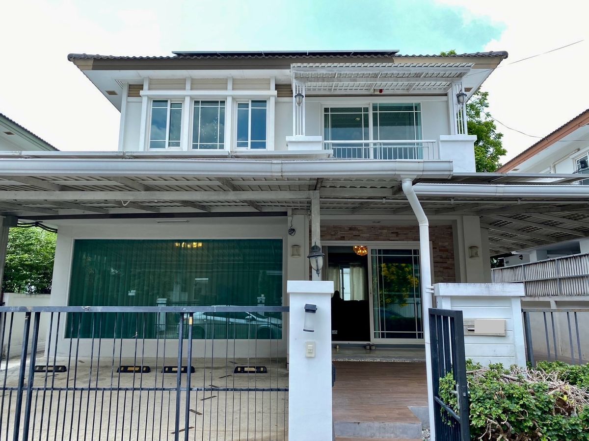 For SaleHousePattanakan, Srinakarin : 🏡 For Sale: Modern 2-Story Detached House, Fully Furnished Mantana Rama 9 - Srinakarin Project A beautifully designed house with complete functionality, ideal for living or investment. Rental yield up to 7.5% per year!