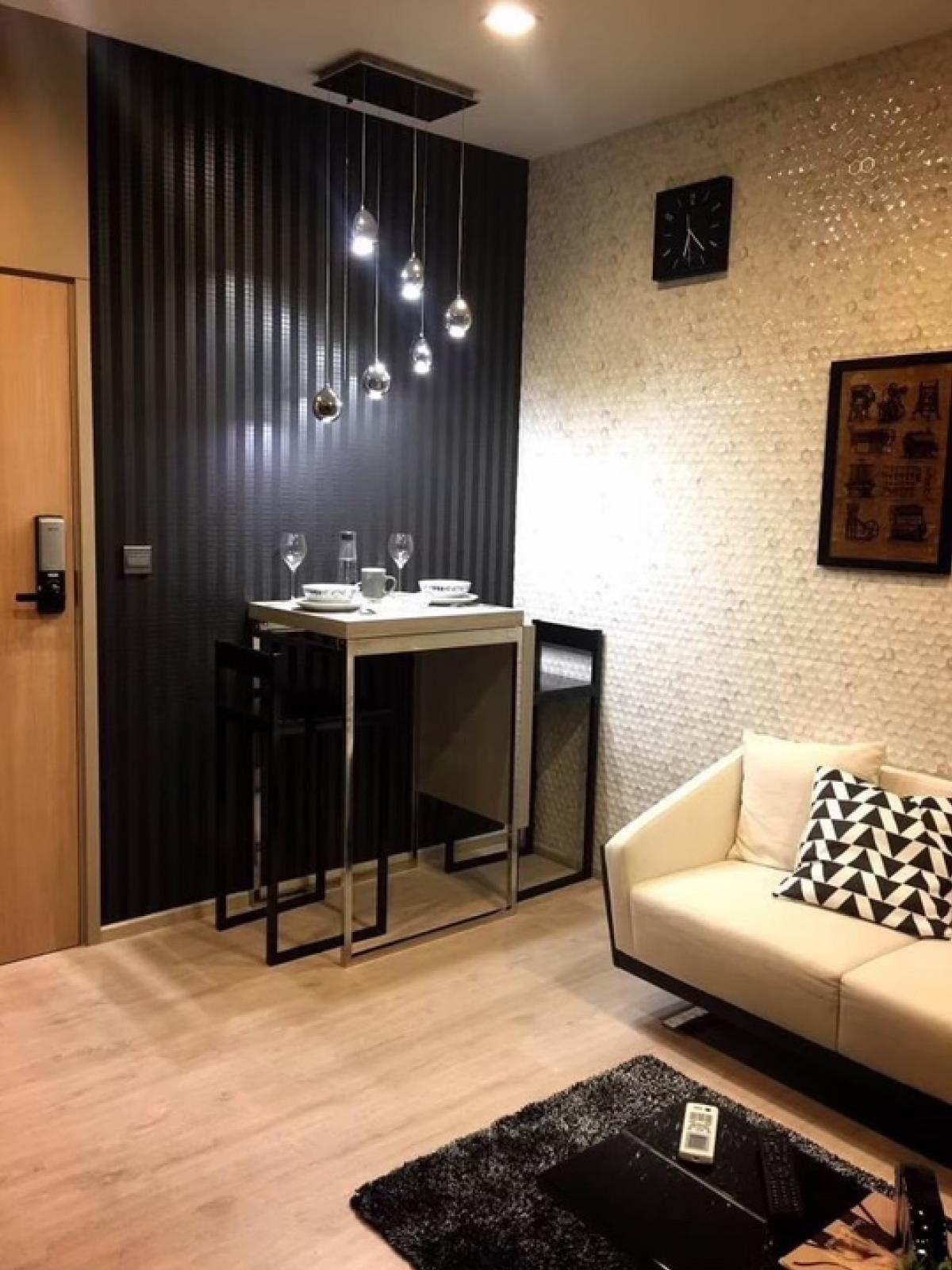 For RentCondoSukhumvit, Asoke, Thonglor : 🐶🐱 Pet friendly apartments for rent in Ekkamai. Fully furnished. There is a shuttle bus to BTS Ekkamai.