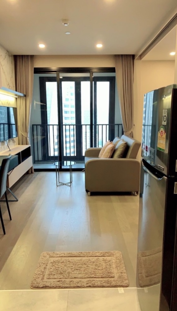 For RentCondoSukhumvit, Asoke, Thonglor : For rent: Ashton Asoke, beautiful room, luxurious, ready to move in, in the heart of Sukhumvit, near MRT Sukhumvit. Interested, add Line @841qqlnr