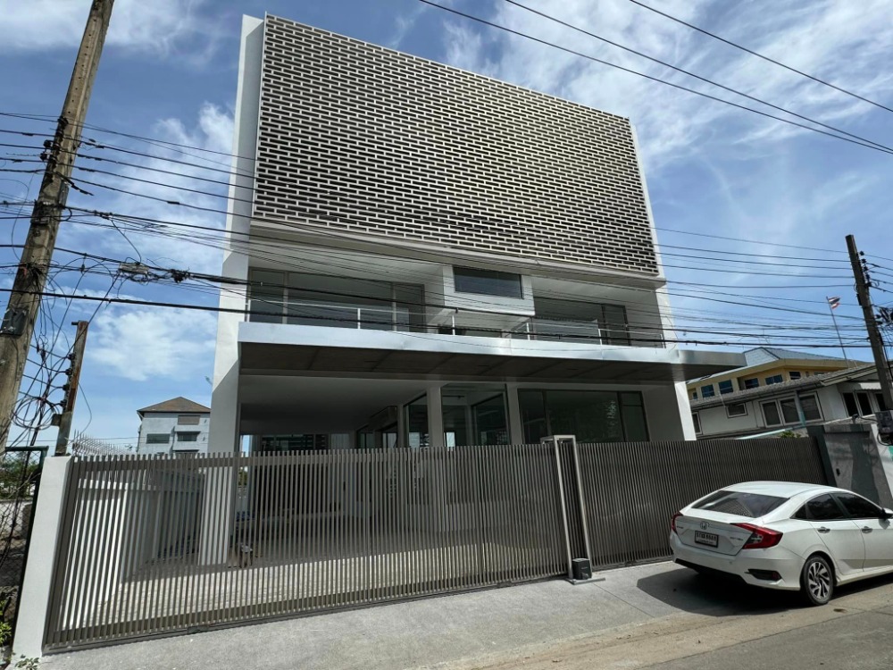 ขายโฮมออฟฟิศอ่อนนุช อุดมสุข : โฮมออฟฟิศ ซอยอุดมสุข 27 / 3 ชั้น (ขาย), Home Office Soi Udomsuk 27 / 3 Storey (FOR SALE) PUY460