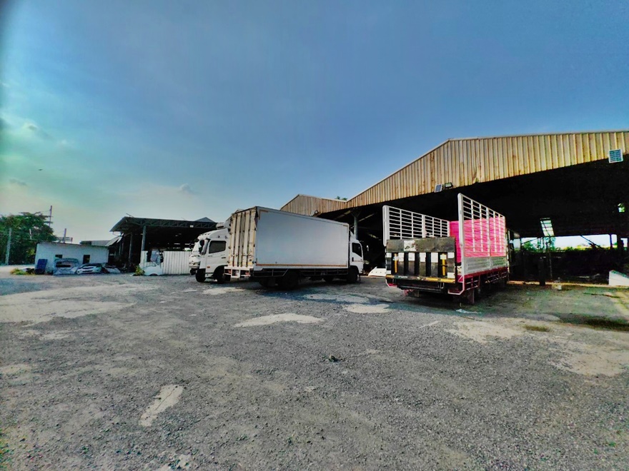 ขายโกดัง/โรงงาน ขนาด 2 ไร่ รถเทเลอร์สามรถเข้า - ออกได้  แขวงหนองจอก กทม. Loading...