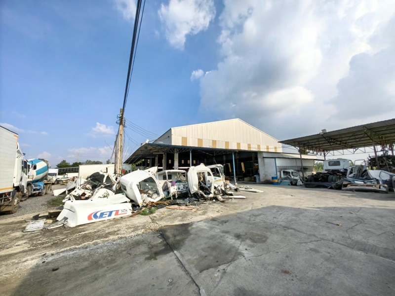 ขายโกดัง/โรงงาน ขนาด 2 ไร่ รถเทเลอร์สามรถเข้า - ออกได้  แขวงหนองจอก กทม. Loading...