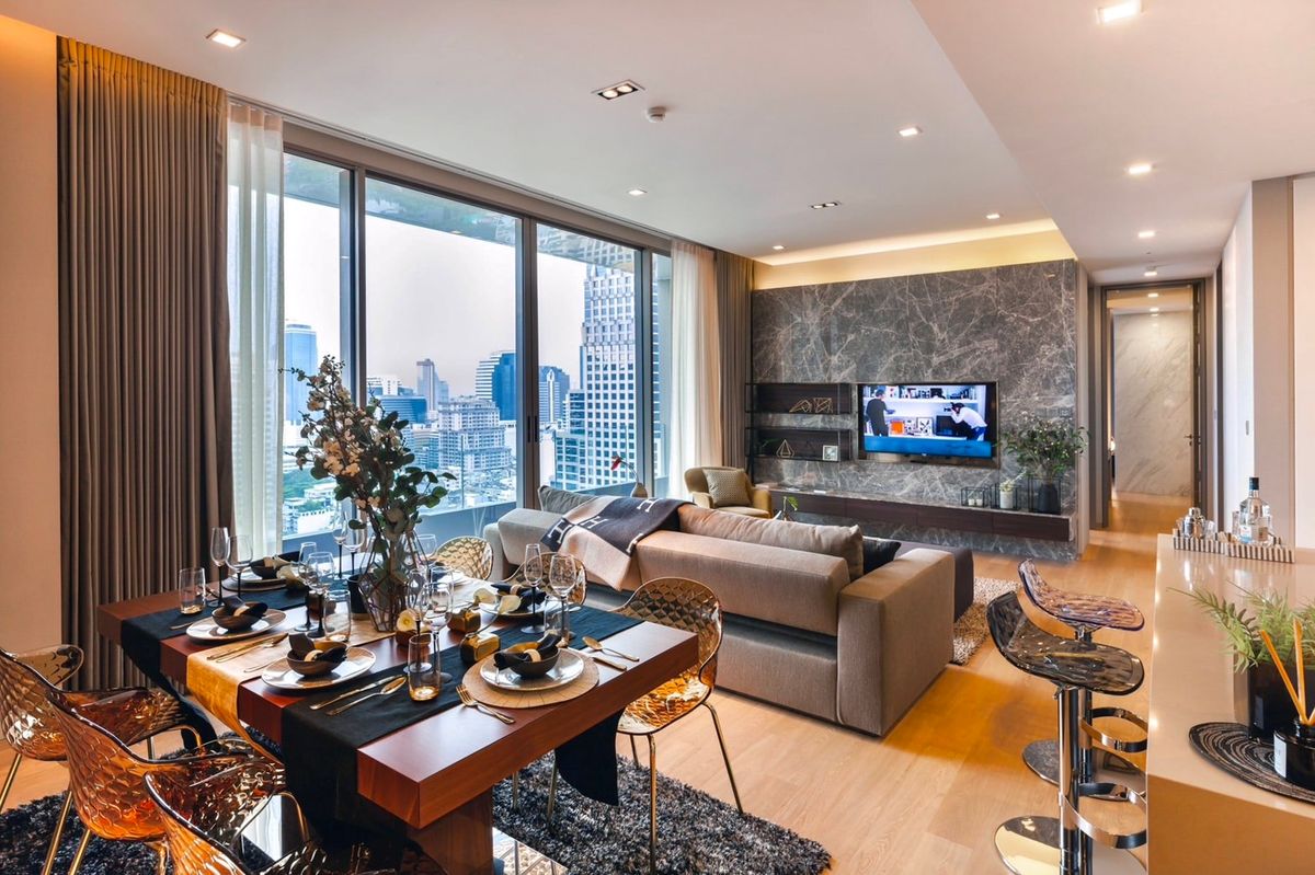 ให้เช่าคอนโดสีลม ศาลาแดง บางรัก : Saladaeng One (For rent) 2 Bed 2 Bath. area 113 sqm. near Lumpini Park *Rental 150,000 THB per month  #CODE1446  Available Now.!