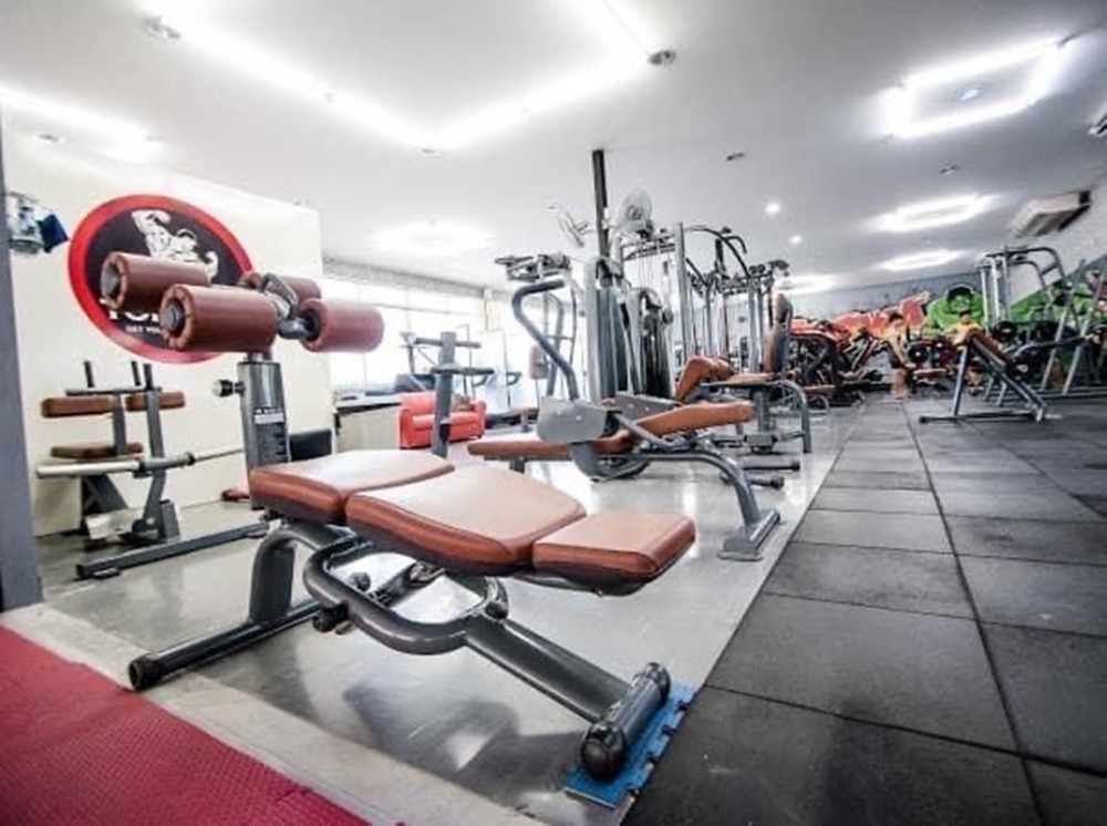 For LeaseholdShop HouseNawamin, Ramindra : Urgent sale, fitness center, Sai Mai 65, near Sarasas Sai Mai School, many villages, gym 30 meters into the alley, there are trainers.