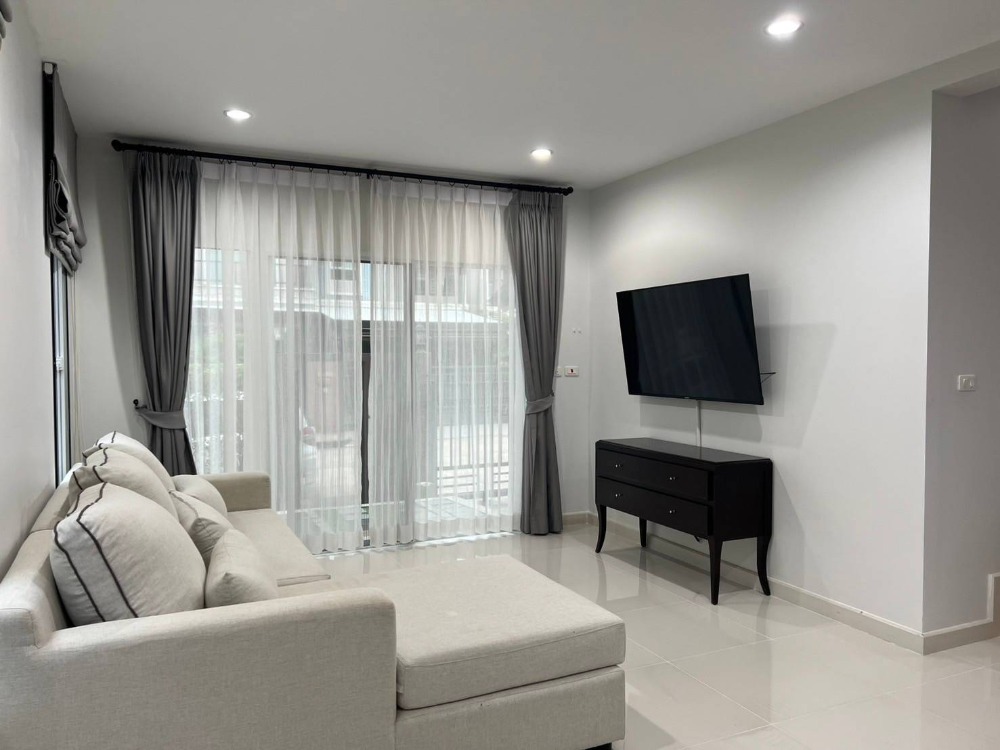 For RentHousePattanakan, Srinakarin : LTH11388–House FOR RENT at Onnut Size 38 sq.w. 135 sqm. 3 beds 2 baths Near BTS Onnut station ONLY 45k/month