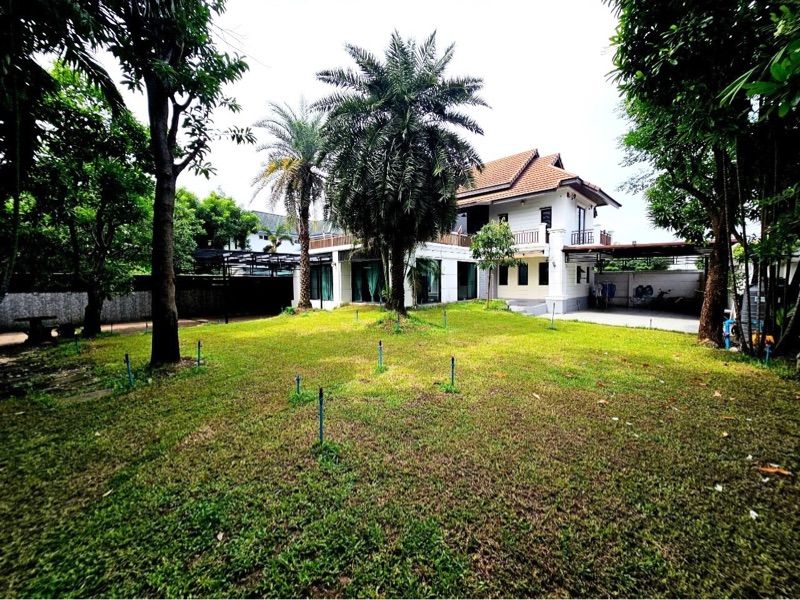For SaleHouseNawamin, Ramindra : 176 sq m, 6 bedrooms, 5 bathrooms, 3-storey detached house, Ram Intra 65, 800 m into the alley, near the Pink Line BTS, Km. 6