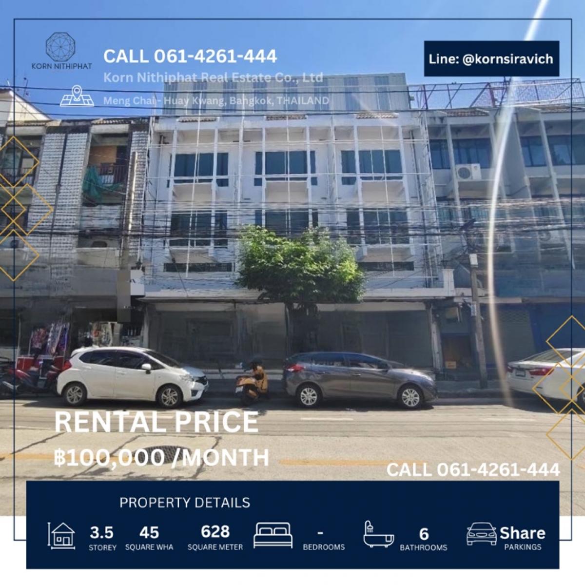 For RentShop HouseRatchadapisek, Huaikwang, Suttisan : Renting a commercial building, 3 booths, on the main road, location - Huai Khwang, Bangkok. Parking on the side of the pair -day road for business