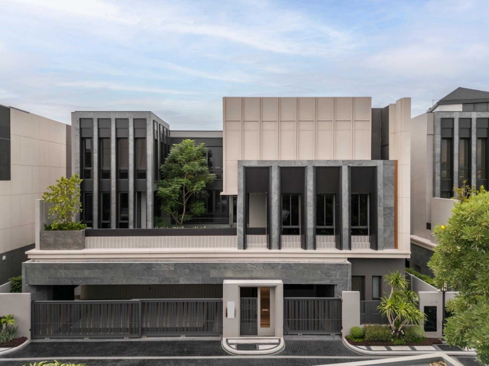 For RentHousePattanakan, Srinakarin : LTH11447–House FOR RENT at Bugaan Pattanakarn Size 102.4 sq.w. 698 sqm. 5 beds 7 baths Near MRT Khlong Tan ONLY 900K/Month