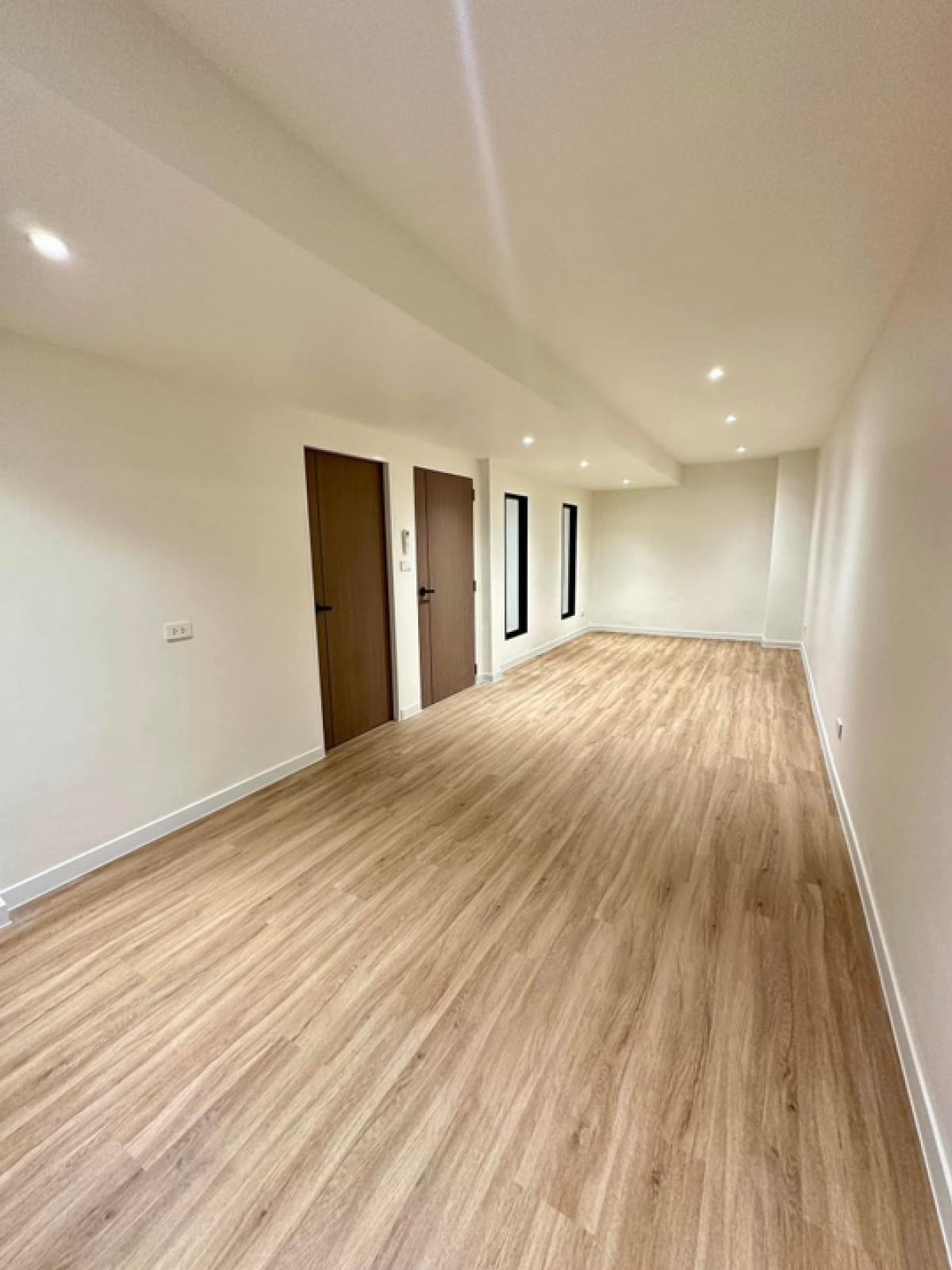 𝙋𝙧𝙞𝙫𝙖𝙩𝙚 𝙇𝙪𝙭𝙪𝙧𝙮 𝙃𝙤𝙪𝙨𝙚 💫ทำเลสุขุมวิท 71 (ปรีดี 42) บ้านอยู่ในหมู่บ้านเงียบสงบ Loading...