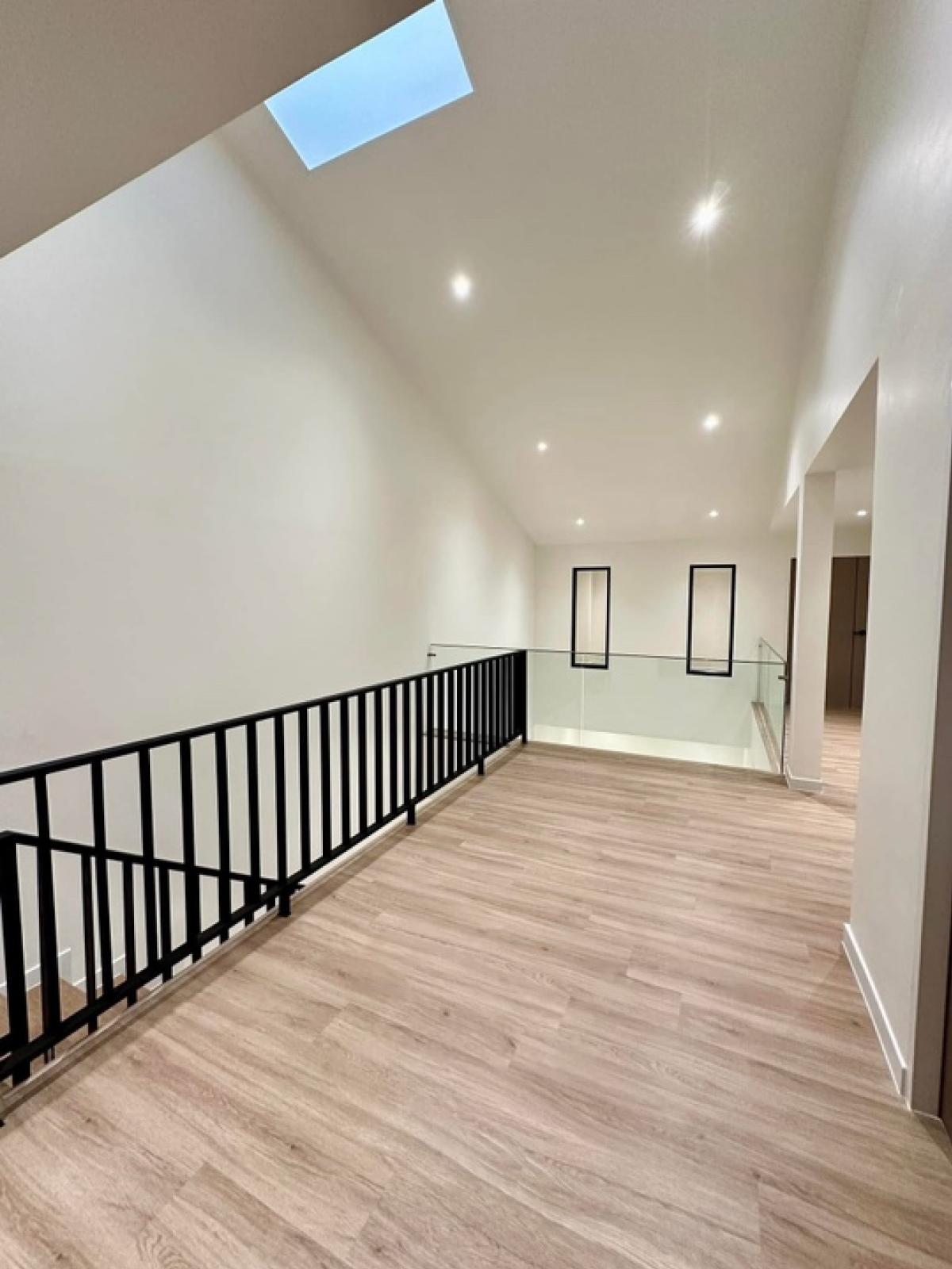 𝙋𝙧𝙞𝙫𝙖𝙩𝙚 𝙇𝙪𝙭𝙪𝙧𝙮 𝙃𝙤𝙪𝙨𝙚 💫ทำเลสุขุมวิท 71 (ปรีดี 42) บ้านอยู่ในหมู่บ้านเงียบสงบ Loading...