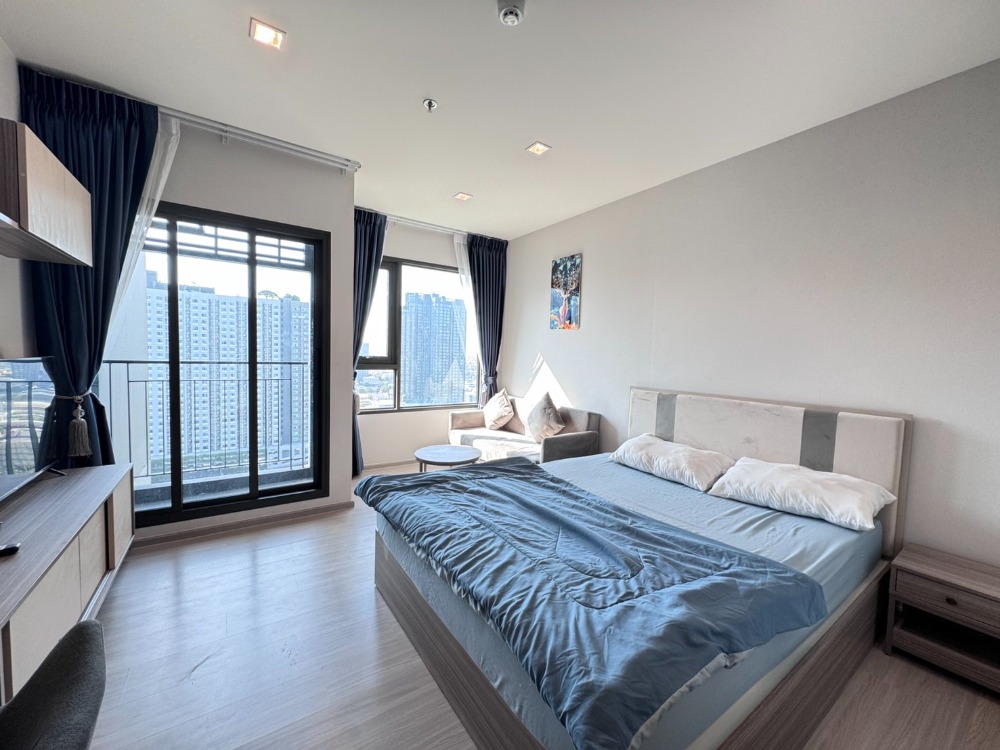 For RentCondoThaphra, Talat Phlu, Wutthakat : Life Sathorn Sierra is available for rent, fully furnished, very beautiful room, near BTS Talat Phlu.