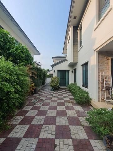 For rent: 2-storey detached house with furniture, Manthana Lake Watcharapol project, Sukhapiban 5 Road, Sai Mai Loading...