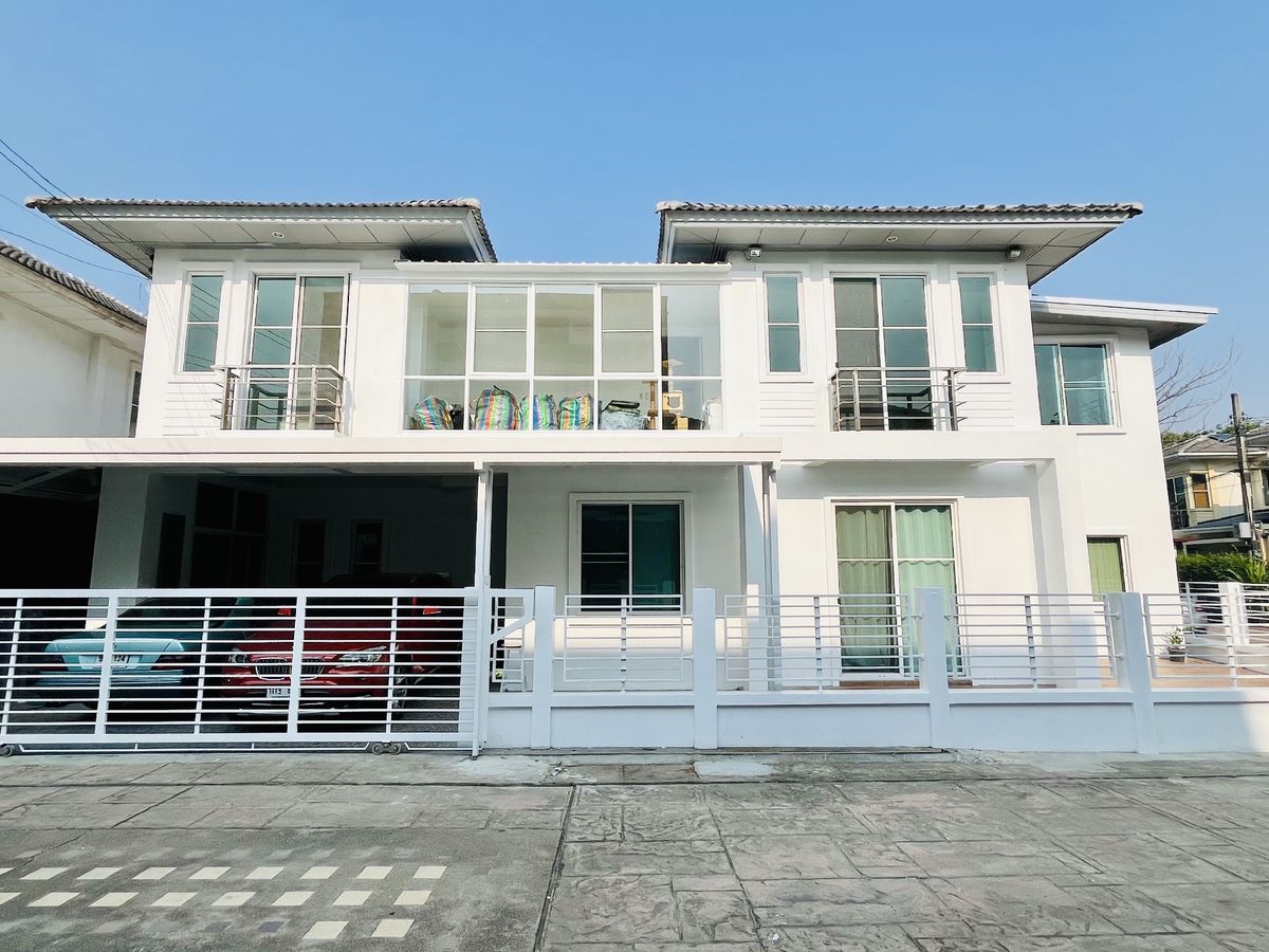 For RentHouseYothinpattana,CDC : Rent a detached house behind the corner Soi Yothin Phatthana 3, intersection 1, Pradit Manutham Expressway Entered from a 500 meter highway after Chic Republic near Phothalai