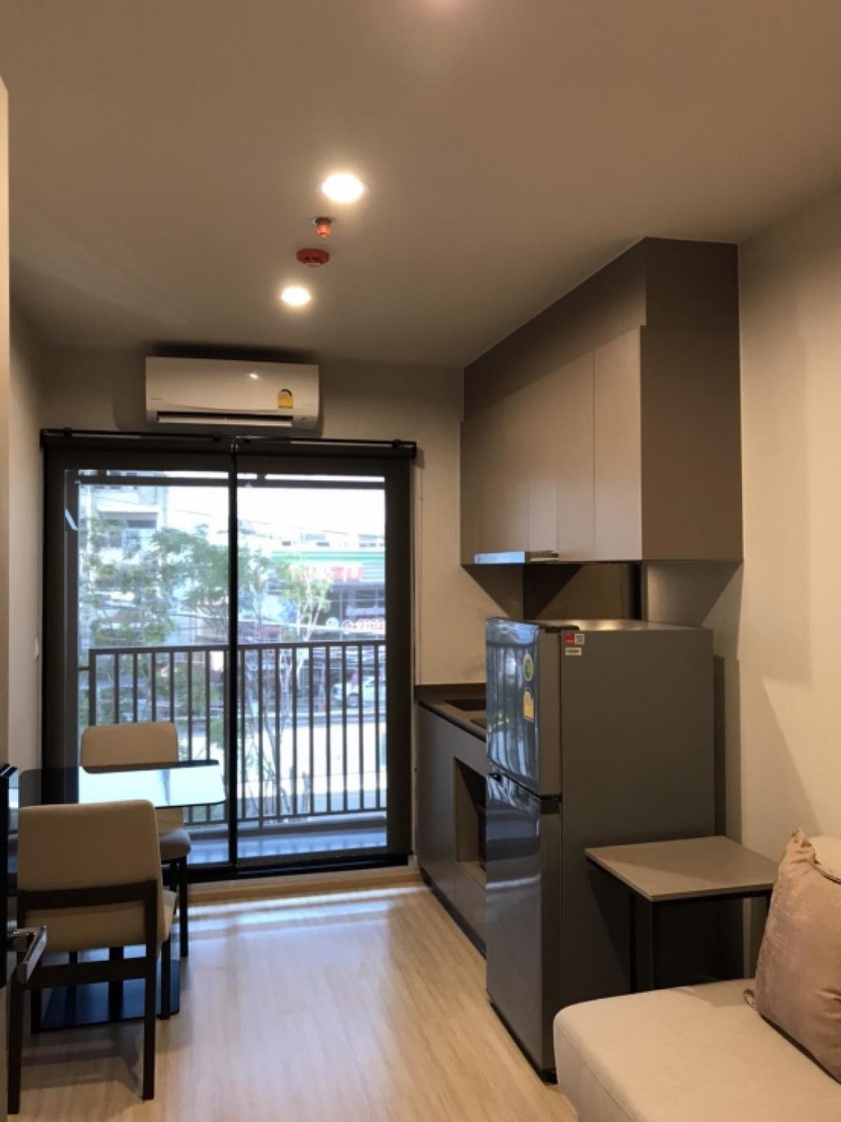 For RentCondoThaphra, Talat Phlu, Wutthakat : Condo for rent: The Privacy Tha Phra, near MRT Tha Phra Intersection, near MRT Charan 13, convenient for traveling into the city center
