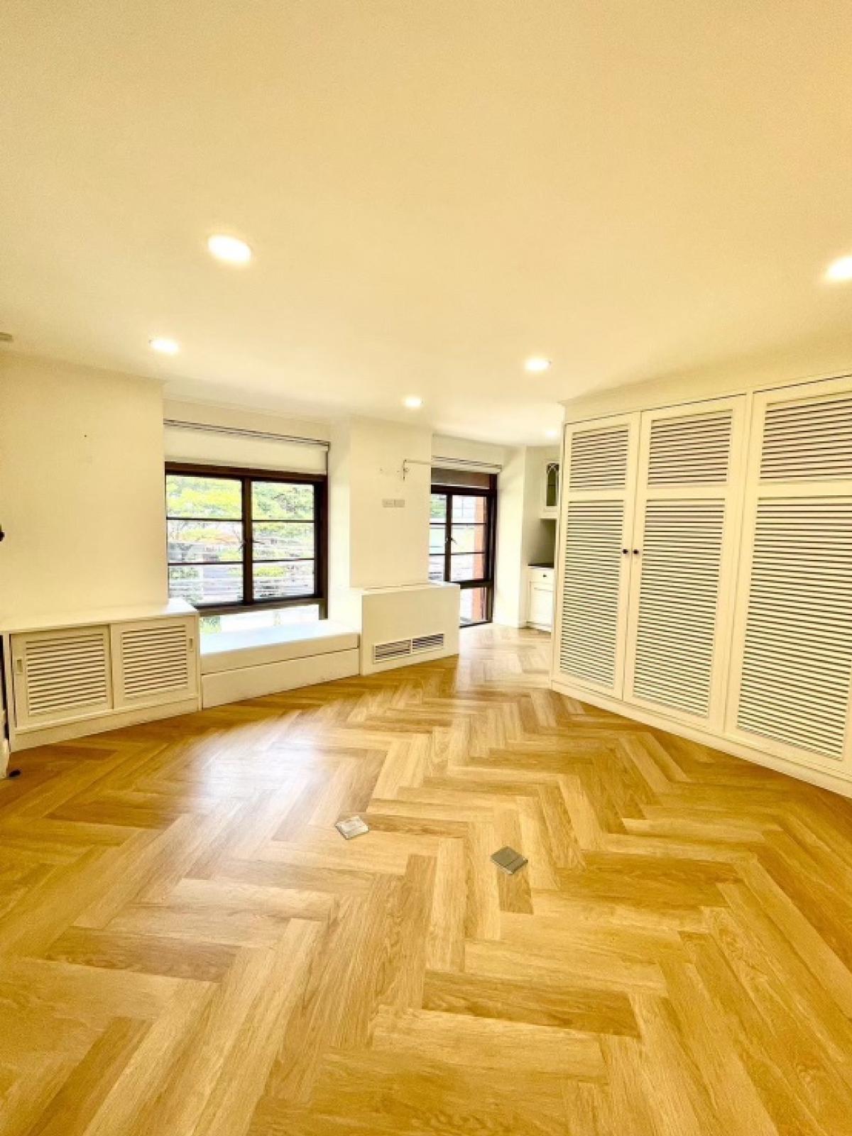 For RentRetail SpaceWitthayu, Chidlom, Langsuan, Ploenchit : Rental area 25.42 square meters There is a nearby parking.