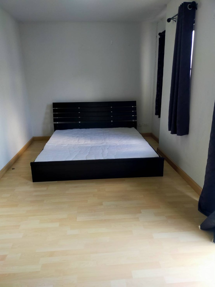 For RentTownhomeChaengwatana, Muangthong : For rent: Budget townhomes that are easy on the pocket.