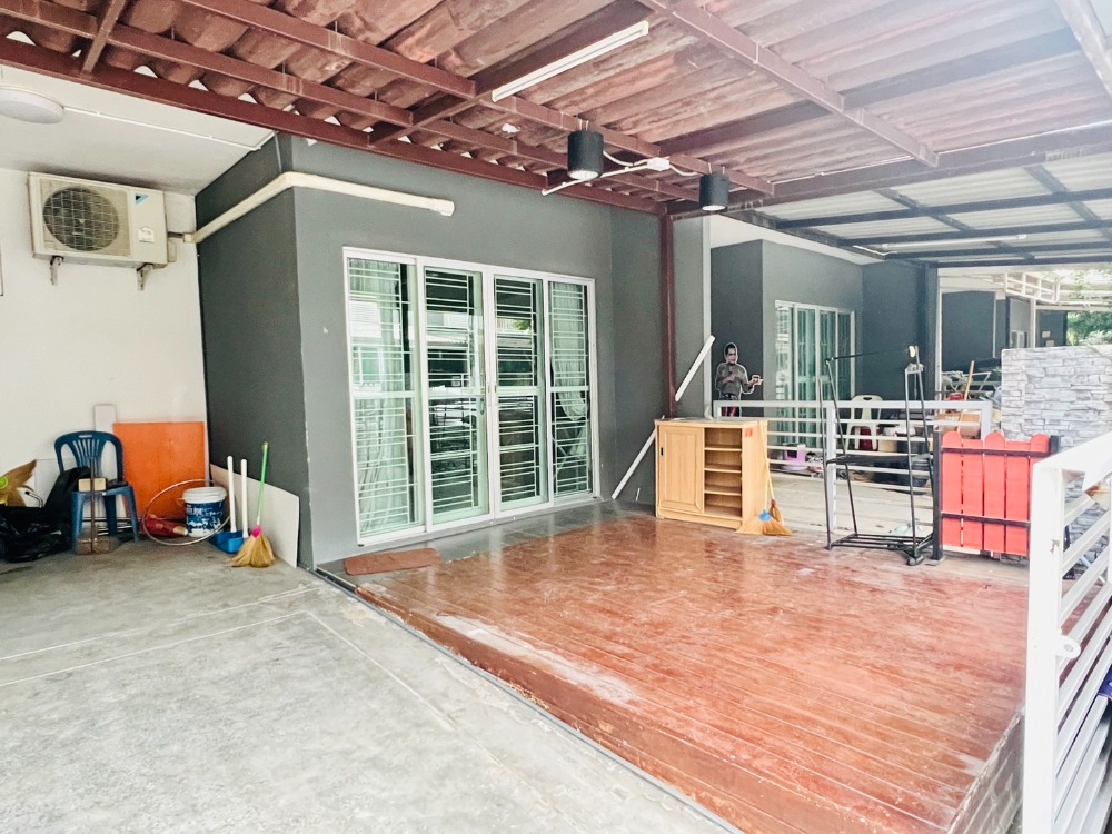 For SaleTownhomeChaengwatana, Muangthong : Townhouse for sale, good size, near the Pink Line, convenient for both electric train and car travel.