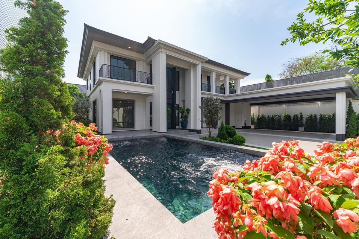 For SaleHouseRama9, Petchburi, RCA : 🌟Else Rama9 ELSE Rama9, a luxurious single-family home with a private swimming pool📍on Rama 9 location, a project from Sansiri. Inquire/make an appointment to view 064-7944263 (Nam)