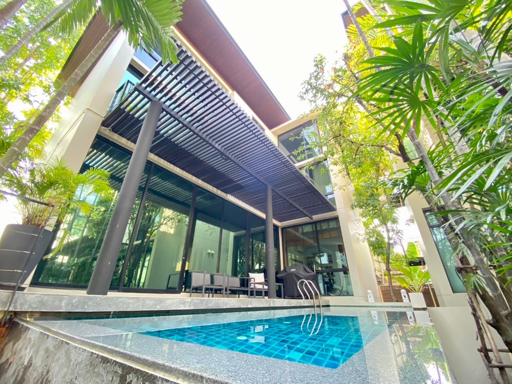 For RentHouseSukhumvit, Asoke, Thonglor : House for rent in Compound Soi Ekkamai 10 4+1 bedrooms