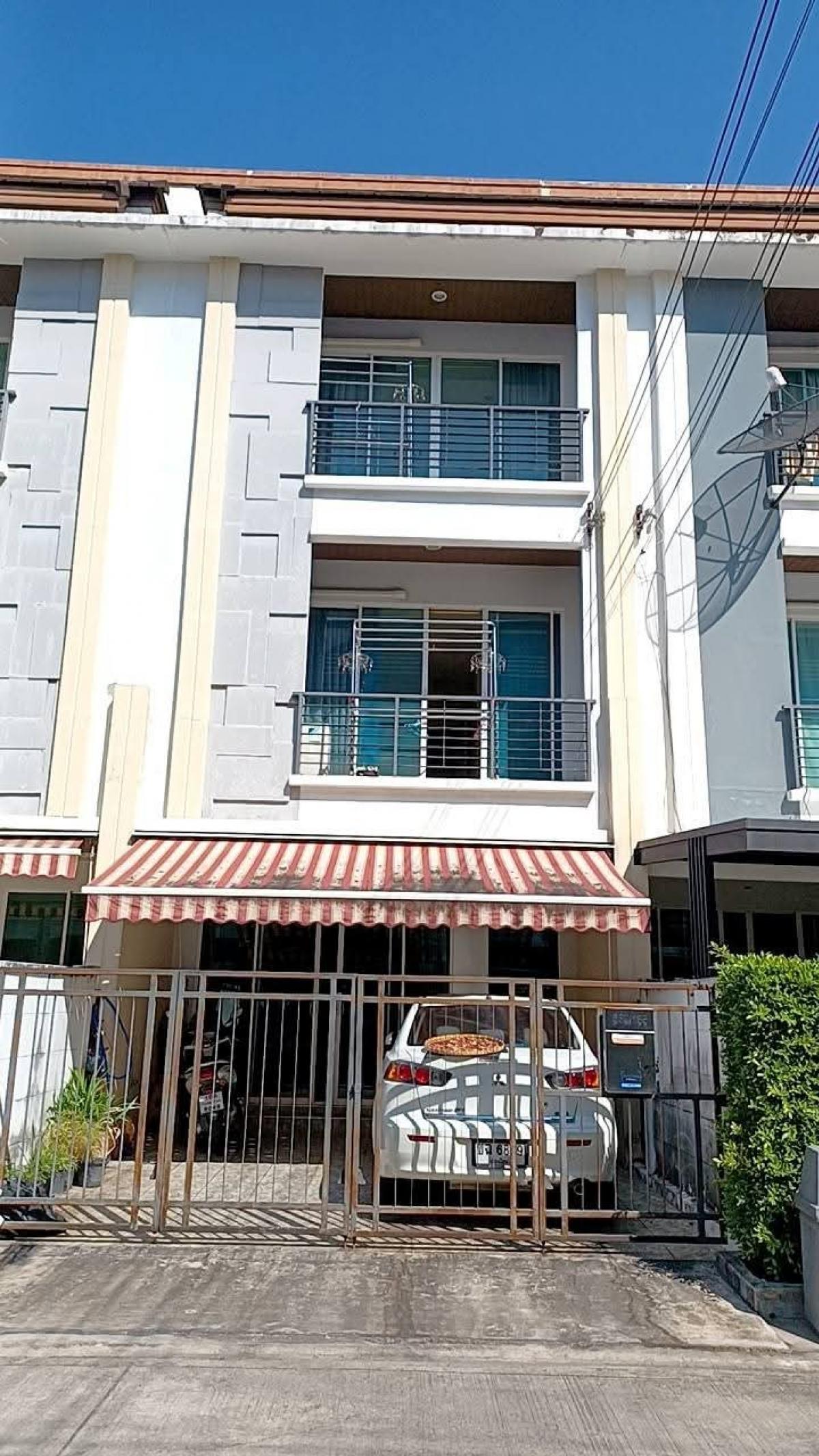 For SaleTownhomeRatchadapisek, Huaikwang, Suttisan : 3-storey townhouse, Baan Klang Muang Ratchada 36, ​​city location, convenient transportation, ready to move in