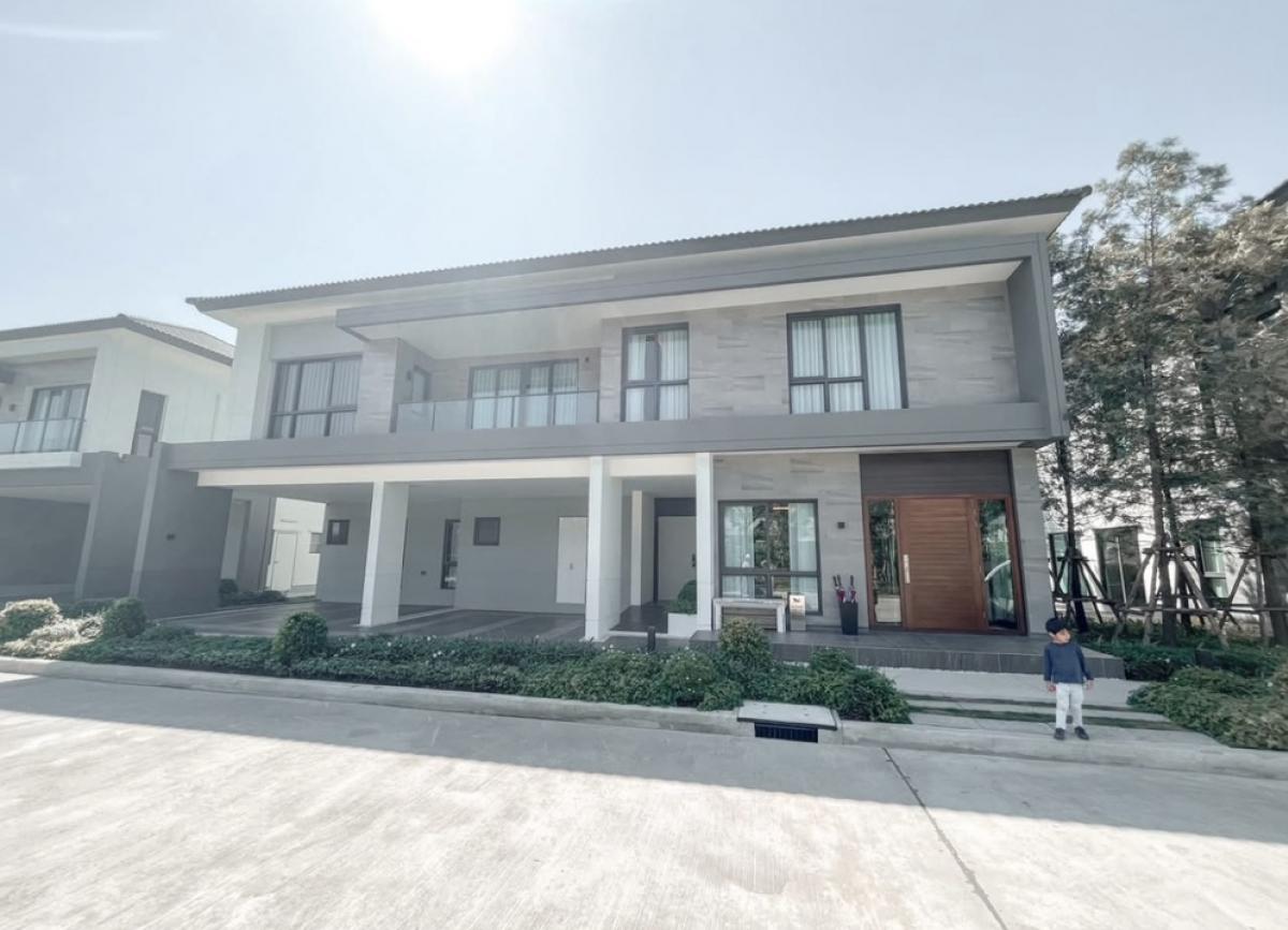 For SaleHouseBangna, Bearing, Lasalle : For sale: The City Bangna 1 - XXL sized detached house (fully furnished)   Land size 88 sq m 📐 Usable area: 416 sq m.  Highlights: Luxurious detached house next to Mega Bangna, Double Volume living room giving a sense of openness  .