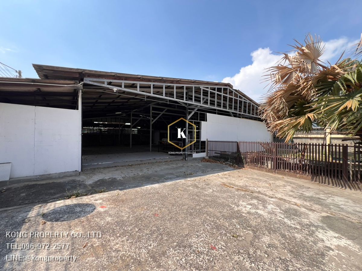 ให้เช่าโกดัง เฉลิมพรเกียรติ ร.9 ประเวศ กรุงเทพ พื้นที่ 800 ตร.ม ใกล้รถไฟฟ้าสายสีเหลือง Loading...