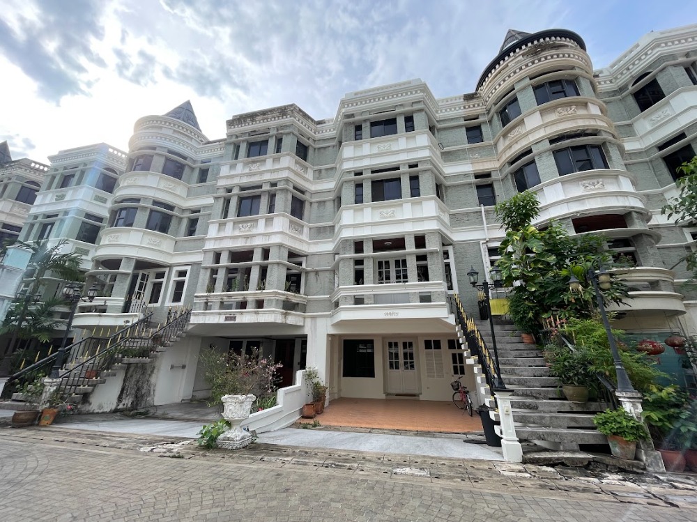 For RentTownhomeSukhumvit, Asoke, Thonglor : Newly renovated 4 bedroom townhouse for rent in Chicha Castle Sukhumvit 31 project.