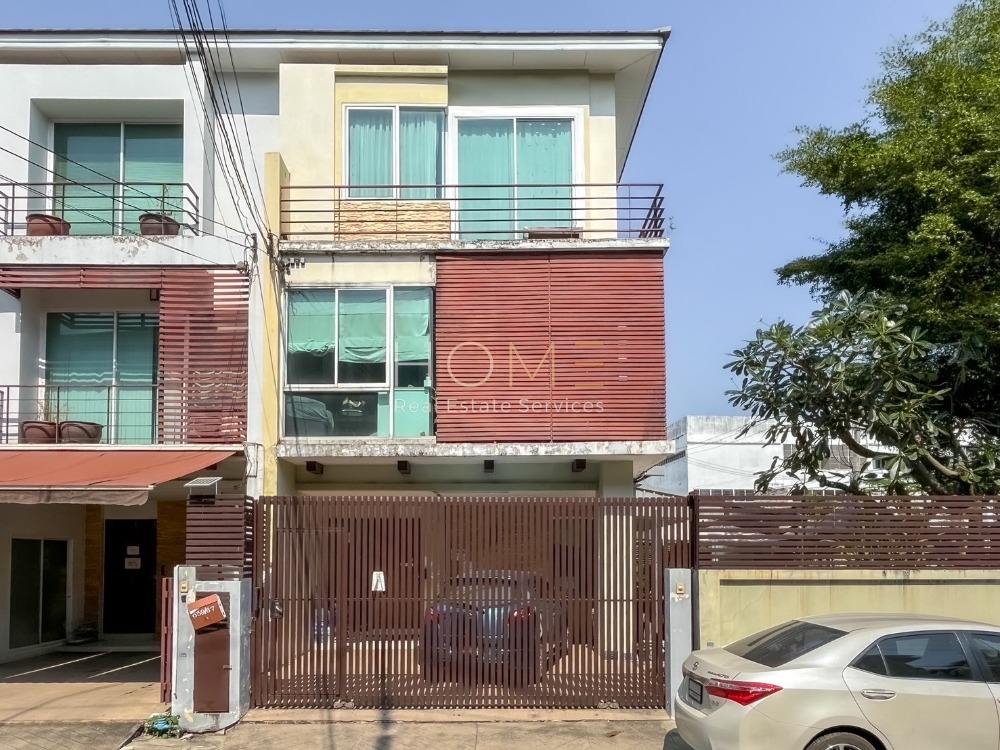 For SaleTownhomeSathorn, Narathiwat : Corner house with space on the side, good price ✨ Townhome Thanapat Haus Sathorn - Narathiwas / 4 bedrooms (FOR SALE), Thanapat Haus Sathorn - Narathiwas / Townhome 4 Bedrooms (FOR SALE) NUT1143