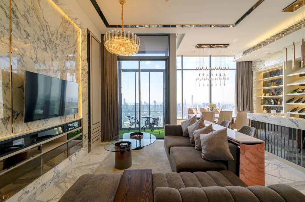 Sales!! Luxury Condominium VVIP with 2 Bedroom in Asoke Loading...