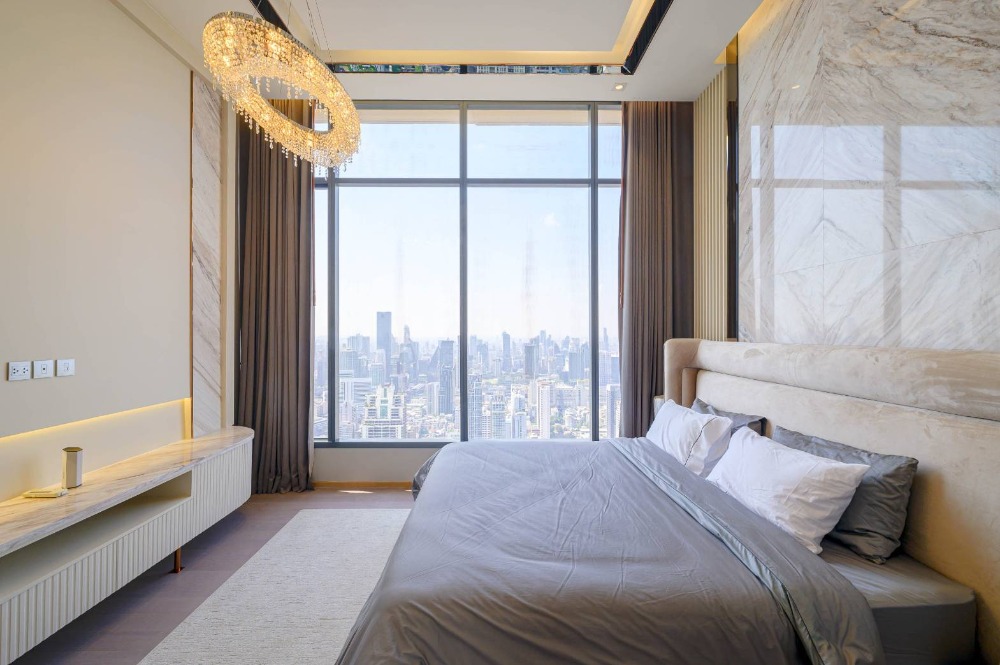 Sales!! Luxury Condominium VVIP with 2 Bedroom in Asoke Loading...