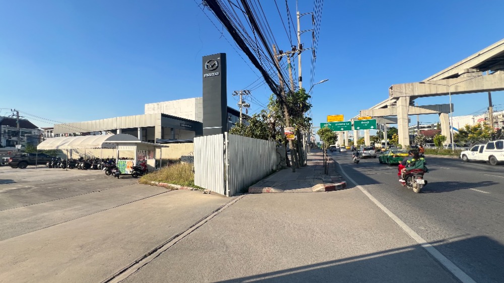 For SaleLandPattanakan, Srinakarin : Building with land on Srinakarin Road, 200 meters wide on the road.